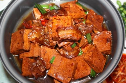 五花肉烧豆腐